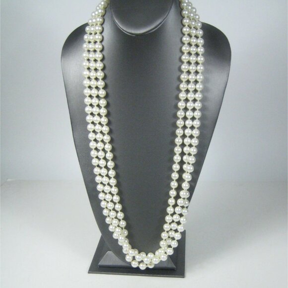 Vintage 1990 Triple Strand Faux Pearl Necklace Gold Tone Chain Adjustable Hong K - Picture 5 of 9